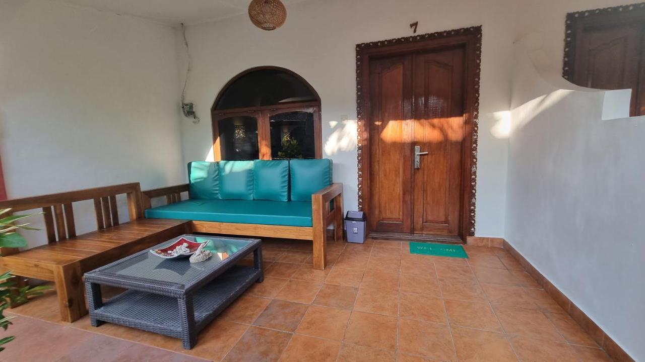 Catra Homestay Beach Apartments Candidasa Buitenkant foto